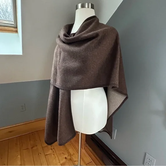 Minimalist Brown & Gray Wrap - Picture 1 of 14